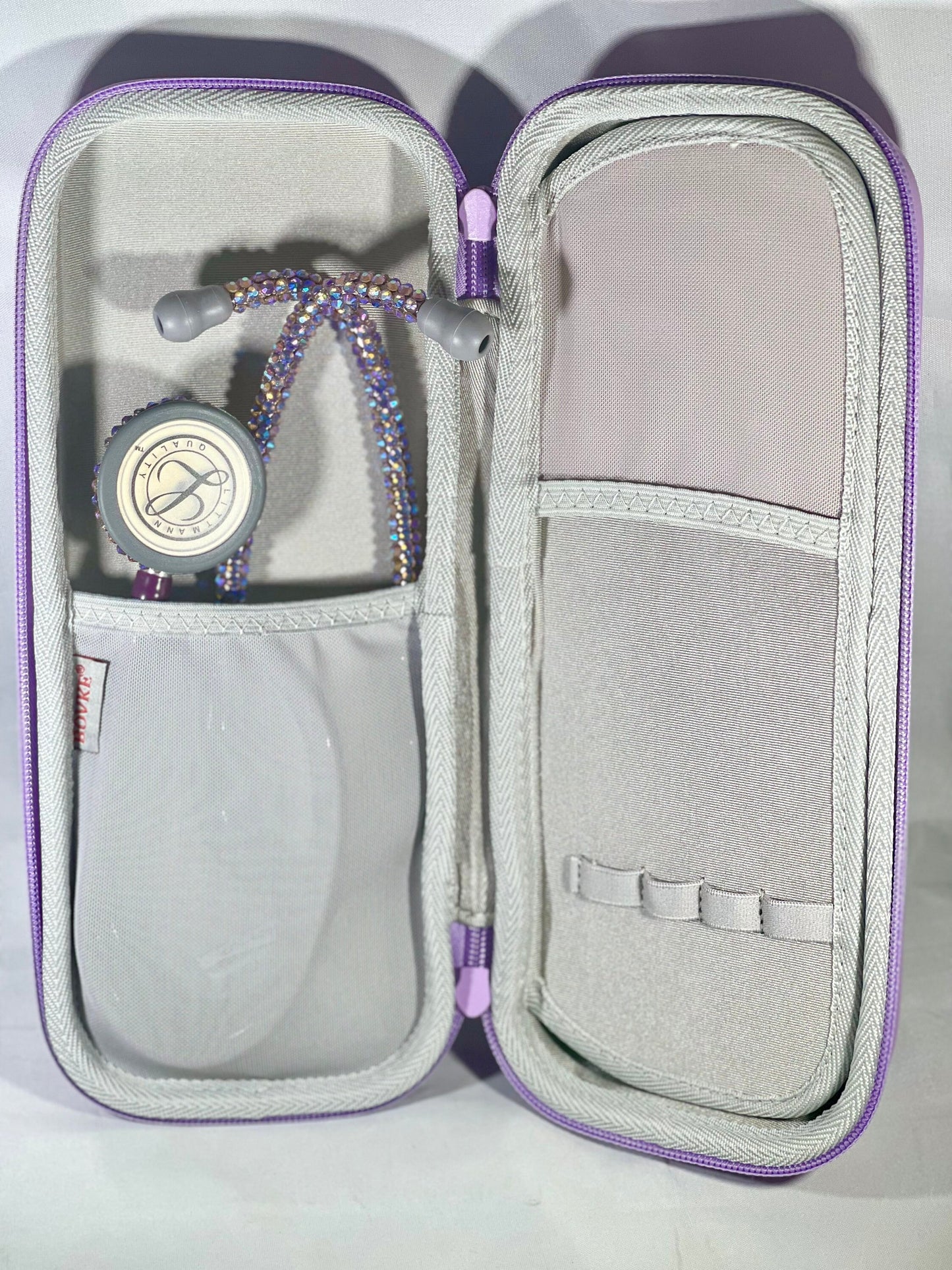 Stethoscope Case; Style B (mesh pockets, middle flap) External dimension: 11.2 x 4.56 x 2.64 in Internal dimension: 10.55 x 3.94 x 1.97 in Built-in three mesh pockets, 4 pen holders Middle divider flap  Hard Shell carrying case with carabiner